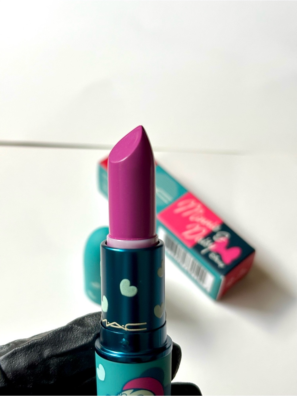 ❗️Sale✨MAC x Minnie Daisy Fuschia Pink Minnie Limited Edition Lipstick✨ - Picture 4 of 12